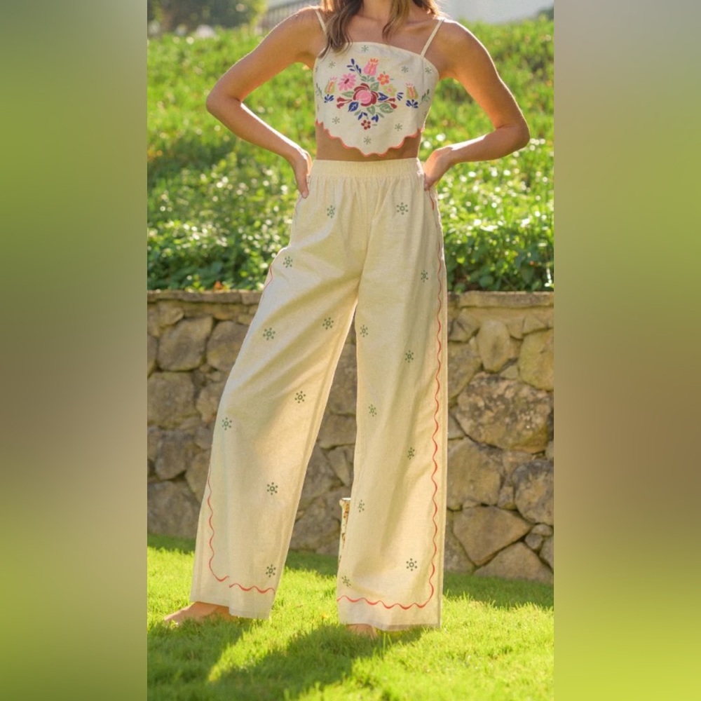 NWT: Floral Embroidered Scarf Linen Blend Set